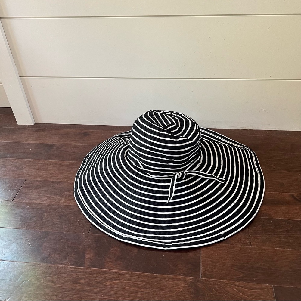 Striped Black & White Wide-Brim Sun Hat